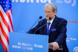 berisha-kerkon-doreheqjen-e-rames-dhe-ballukut:-te-dhenat-e-sigurise-kombetare-kane-kaluar-ne-duart-e-bandave-dhe-armiqve-te-shqiperise-dhe-nato-s