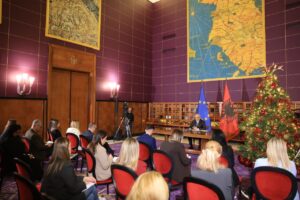 ankimoi-ne-kushtetuese-pezullimin-e-ballukut/-“do-te-mbajme-nje-qendrim-ne-parlament!”,-rama-nuk-terhiqet:-spak-hyri-ne-territorin-e-ekzekutivit-brutalisht