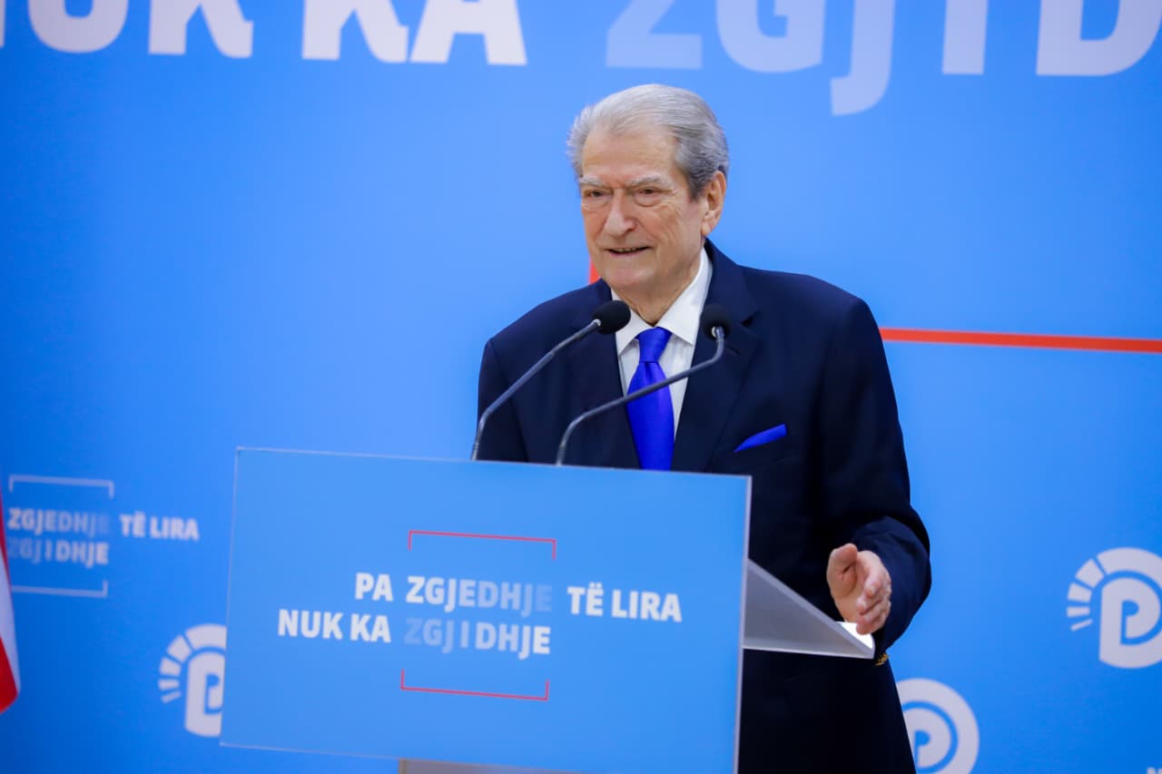 “lubia-eshte-sherbetore-dhe-hajdute-e-rames”,-berisha:-nga-zyra-e-tij-deklaroi-pa-pendese-se-nuk-i-hiqet-imuniteti-ballukut