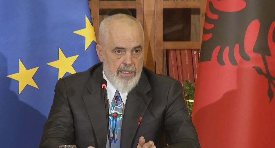 “me-tha-km-te-takoj-biznesmenin”,-rama-komenton-sms-e-ballukut-me-berberin:-s’ka-cudi!-dera-ime-per-rame-gecin-dhe-te-tjeret-e-hapur!