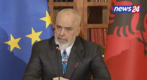 foltorja-e-opozites-dhe-protesta-e-lapajt-poshte-zyres-se-tij,-nuk-kursehet-rama:-te-hidhen-perpjete-dhe-te-vene-kujen!-halli-i-tyre-pushteti!