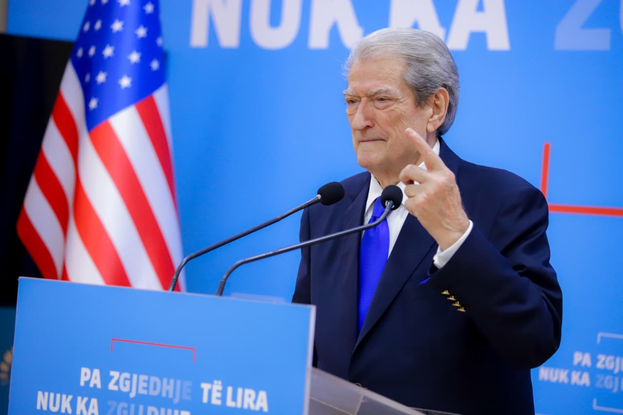 “baxhanaku-i-tij-ka-marre-93-perqind-te-tenderave-me-prestanome”,-berisha:-afera-me-e-zeze-eshte-akshi-i-familjes-rama!