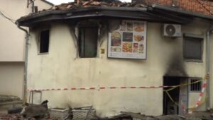 “degjuam-britma,-shqeva-deren-dhe…”/-shtepia-u-shkrumbua-nga-flaket-dhe-foshnja-humbi-jeten,-deshmitari-rrefen-momentin-e-tmerrit