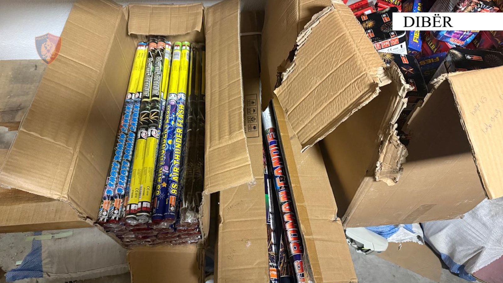 konstatohen-3-dyqane-ne-peshkopi-me-fishekzjarre-dhe-kapsolla,-e-pesojne-3-pronaret-e-bizneseve