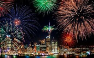 video/-mberrin-viti-i-ri-ne-zelanden-e-re,-spektakel-fishekzjarresh-ne-qiell