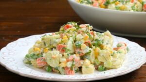 tri-sallatat-qe-nuk-duhet-te-mungojne-ne-tryezen-e-vitit-te-ri