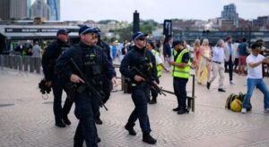 pak-kohe-pas-sulmit-ne-bondi-beach,-“blindohet”-sydney,-2.500-efektive-te-armatosur-ne-gatishmeri-per-festimet-e-nderrimit-te-viteve