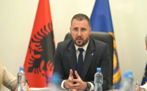 rreth-4600-punonjes-te-policise-se-burgjeve-perfitojne-sigurimin-e-jetes-dhe-shendetit-per-3-vite,-klevis-qose:-jo-dhurate-fundviti,-por-angazhim-i-vazhdueshem