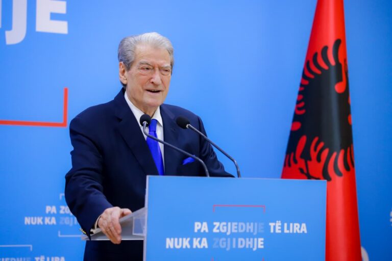 “niseni-vitin-si-misionare”-berisha-mesazh-shqiptareve:-ne-2026-t’i-bejme-funeralin-organizates-kriminale-‘rilindja’-dhe-kreut-rama