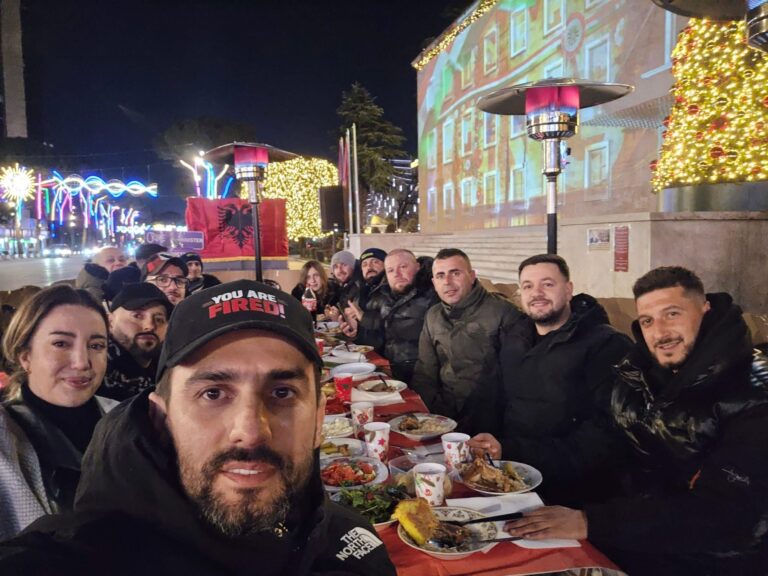 fotolajm/-lapaj-shtron-darken-e-vitit-te-ri-para-kryeministrise:-pas-12-es-ju-pres-ne-shesh