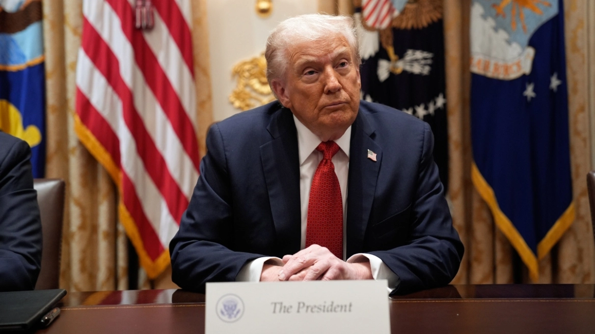 trump-sqaron-pozicionin-e-shba:-mbyllja-e-hapesires-ajrore-per-venezuelen-nuk-sinjalizon-sulm-amerikan