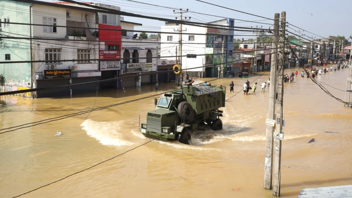 mbi-1-mije-viktima-nga-permbytjet-ne-azi,-ushtria-angazhohet-per-te-ndihmuar-personat-e-prekur
