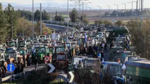 fermeret-ne-greqi-pershkallezojne-protestat,-bllokohet-perkohesisht-aksi-rrugor-kakavije-janine