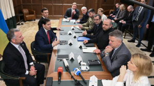 plani-i-paqes-dhe-mishi-me-laker-ukrainase/-sekretet-e-darkes-ne-florida-per-t’i-dhene-fund-luftes-ne-ukraine.-vakti-simbolik-dhe-‘gjembat’-per-nato-n