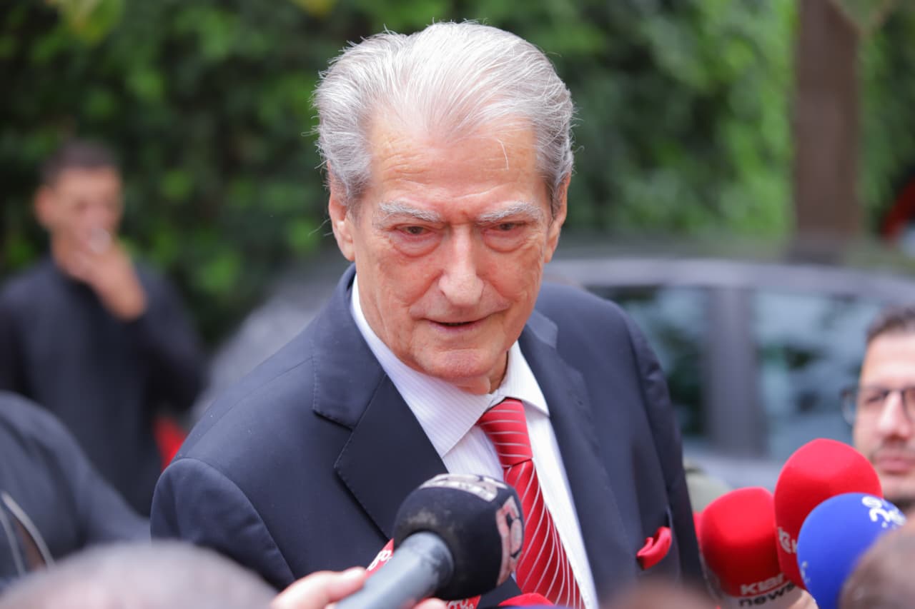 “dua-te-deshmoj-si-person-ne-dijeni”,-berisha:-iliri-ndoshta-di-me-shume-se-une-per-’21-janarin’.-cfare-tregoi-audio-pergjimi-prifti-meta