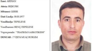 (emri)-i-kerkuar-nga-interpol-tirana-prej-17-vitesh,-kapet-ne-aeroportin-e-athines