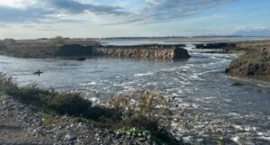 video/-edhe-pa-reshje-shiu,-cahet-serish-argjinatura-e-lagunes-kune-vain,-ne-te-njejtin-vend-ku-disa-dite-me-pare-u-punua-per-ta-mbyllur