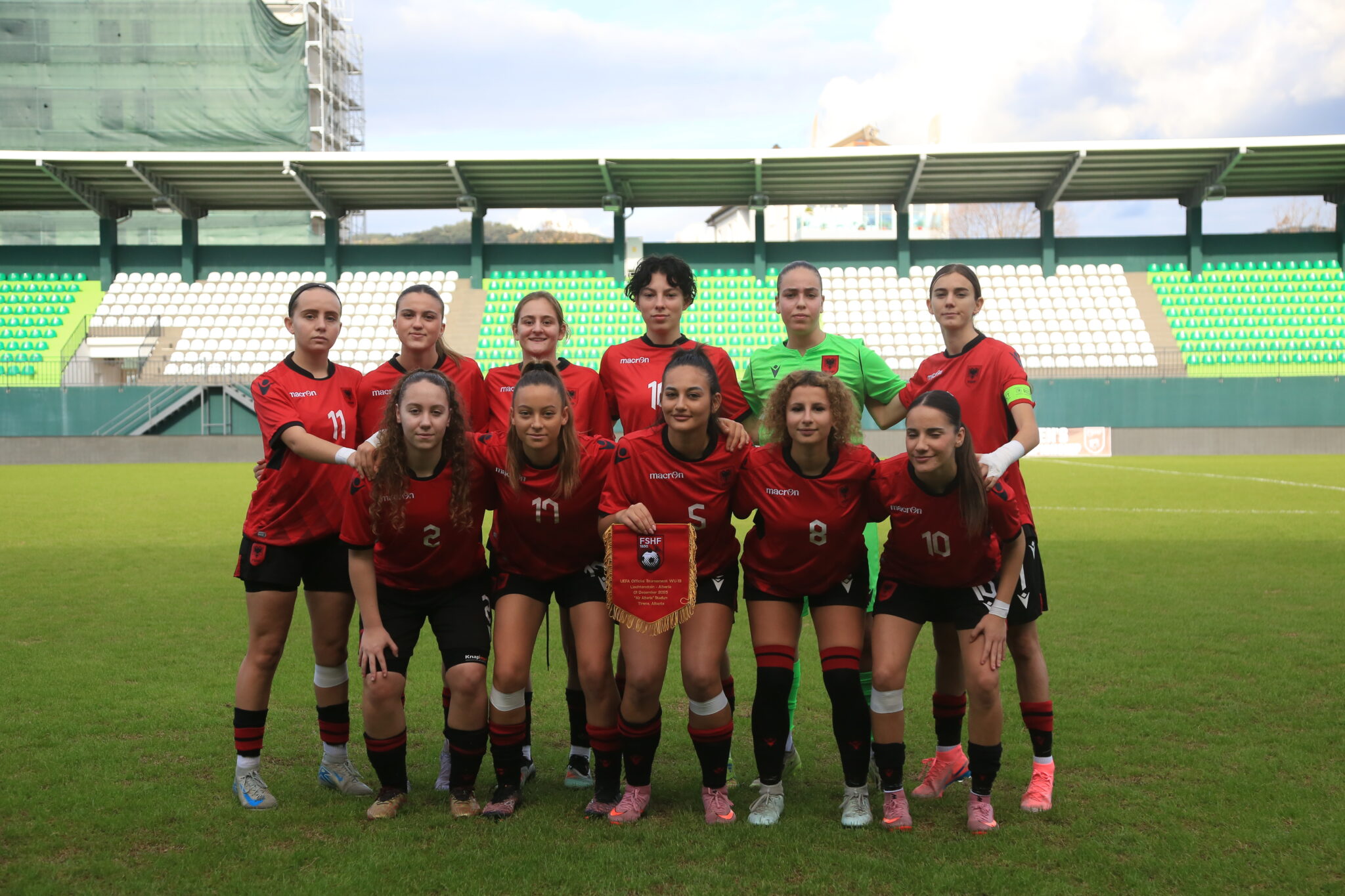 euro-u-19-per-vajza/-luhen-ndeshjet-e-fundit-te-grupit-b2,-shqiperia-fiton-5-0-ndaj-lihtenshtejnit-ne-“egnatia-arena”