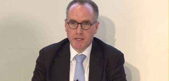 skandali-me-publikimin-e-parashikimit-fiskal/-mbreteri-e-bashkuar,-kreu-i-zyres-per-buxhetin-jep-doreheqjen