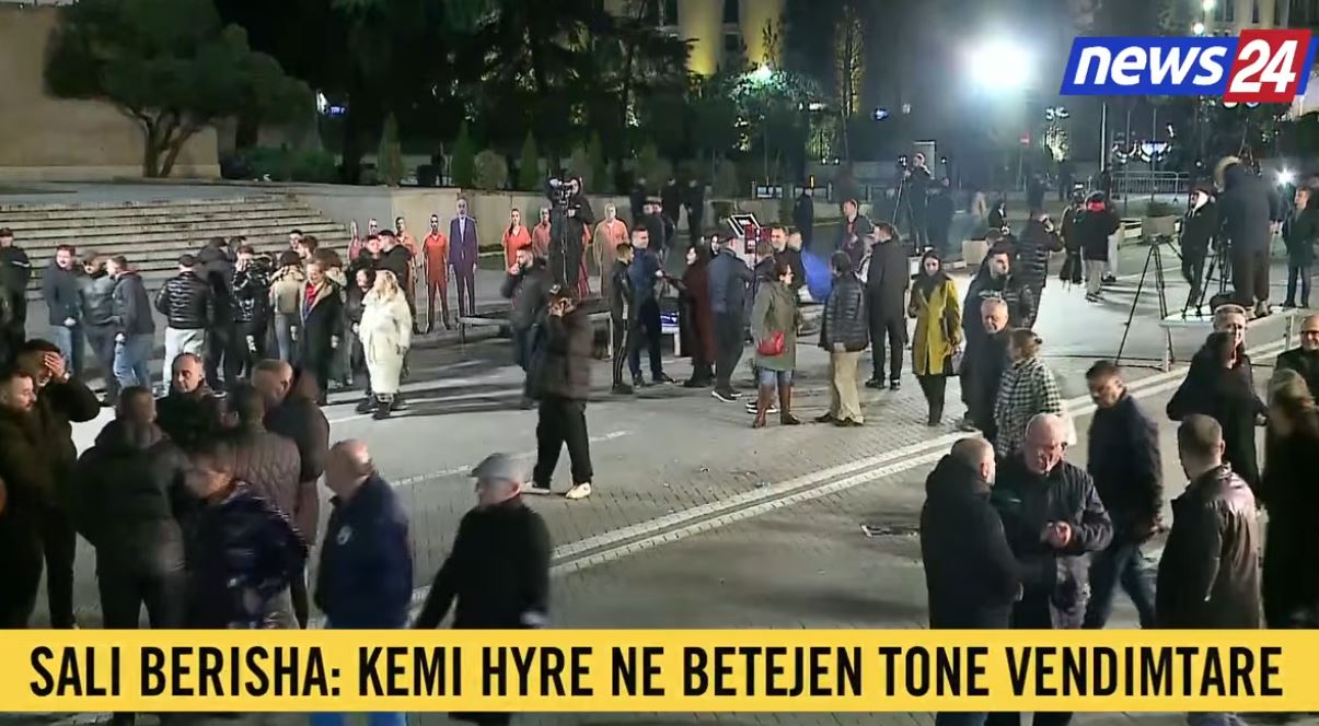 mbaron-“foltorja-2”,-protestuesit-e-opozites-largohen-nga-sheshi-prane-kryeministrise