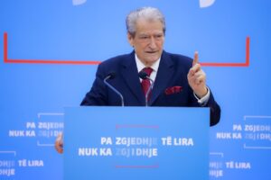 berisha-denoncon-skandalin:-edi-rama-mashtroi-hapur-shqiptaret-dhe-europen,-duke-iu-referuar-komisionit-te-venecias.-ky-eshte-presion-i-jashtezakonshem-mbi-gjykaten-kushtetuese