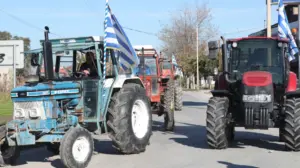 fermeret-ne-greqi-serish-ne-proteste/-bllokohet-per-disa-ore-qarkullimi-ne-aksin-kakavije-janine