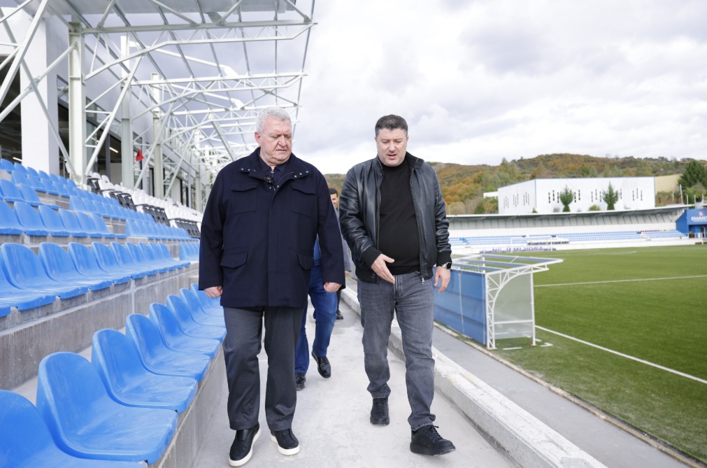 presidenti-duka-inspekton-punimet-ne-stadiumin-e-vores:-projekti-po-shkon-drejt-perfundimit,-dikur-dukej-enderr,-sot-po-behet-realitet