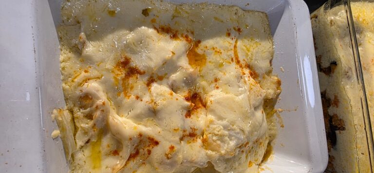 laker-e-bardhe-me-krem-beshamel-dhe-musaka-me-beshamel-dhe-perime/-recetat-e-dites