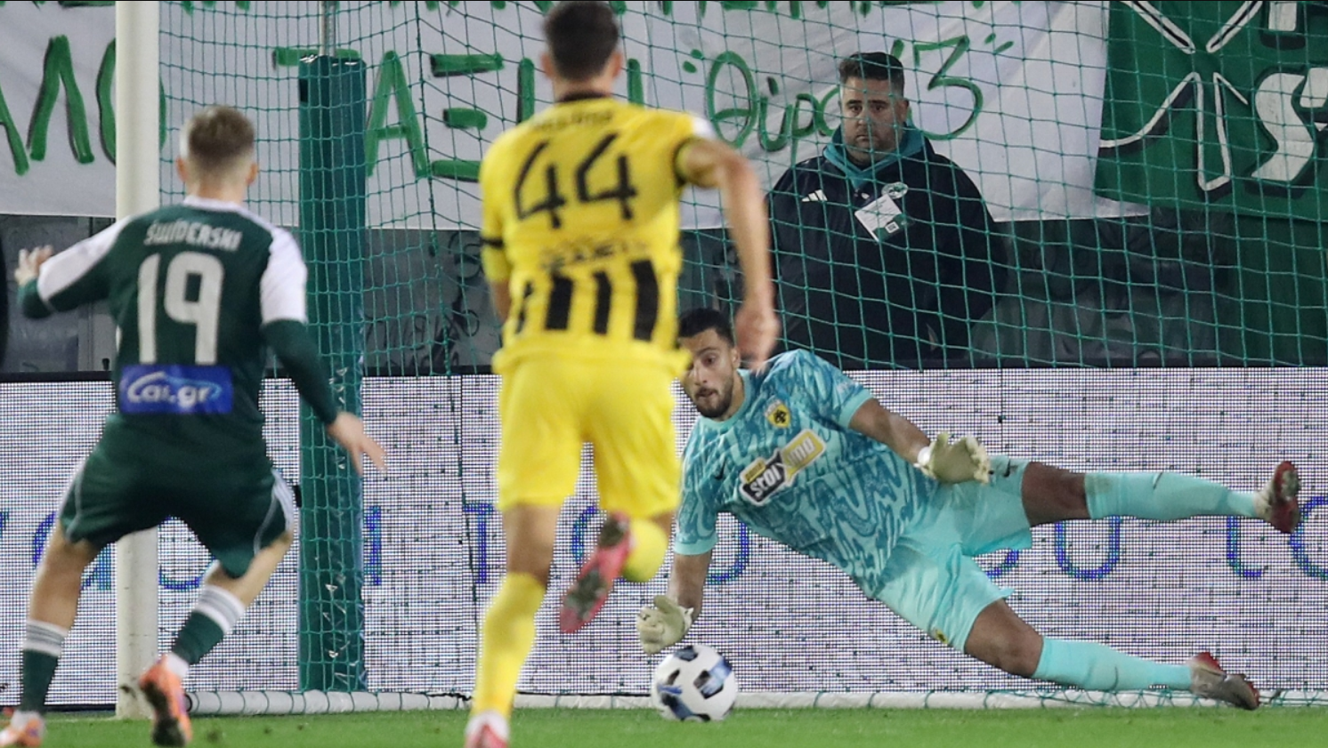 strakosha,-“mjeshter”-i-penalltive/-gardiani-i-kombetares-eshte-specialist-per-pritjen-e-11-metershave