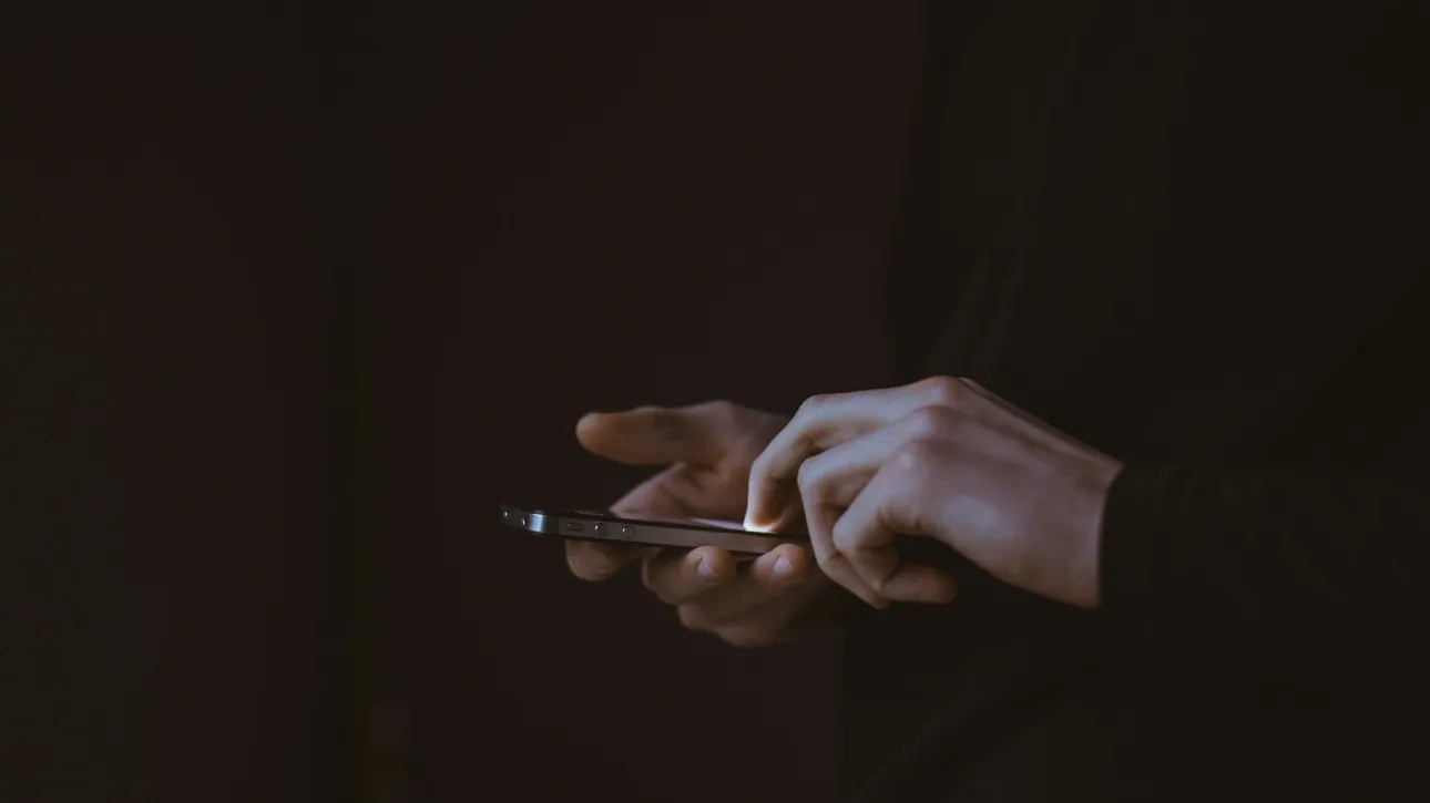 qeveria-indiane-detyron-perdoruesit-e-celulareve-te-instalojne-nje-aplikacion-kunder-sulmeve-kibernetike,-kritiket-e-quajne-mjet-spiunimi