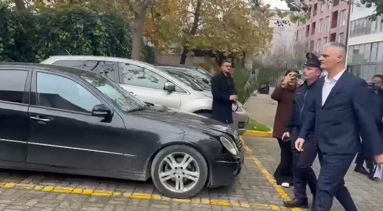 video/-i-akuzuar-per-tenderin-e-tunelit-te-llogarase-se-bashku-me-ballukun/-paraqitet-ne-spak-kreu-i-arrsh,-gentian-gjyli