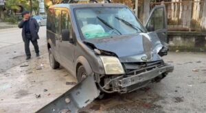 aksident-ne-fier,-automjeti-perplas-fugonin-e-parkuar,-nje-i-plagosur