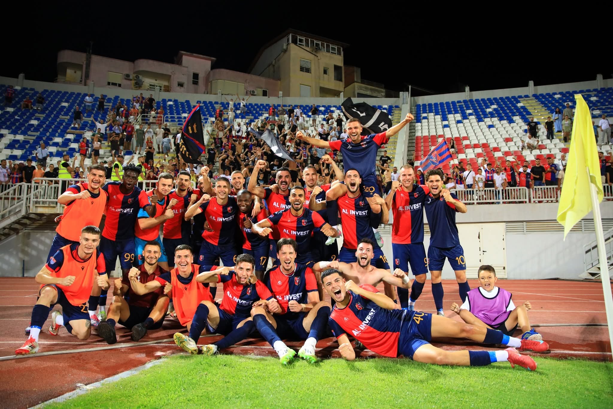 dueli-i-vecante-i-mesjaves,-te-vllaznia-presin-reagimin-si-“udhetues-ne-shtepi”