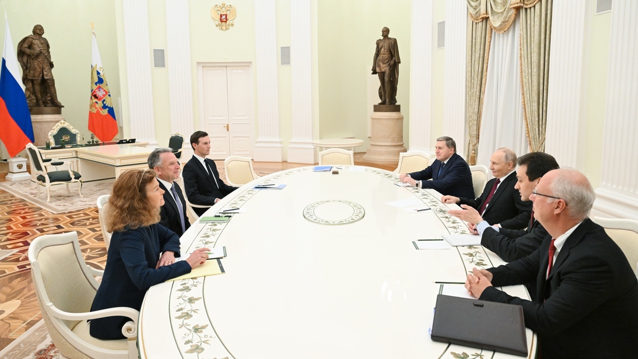 negociatat-per-paqen-ne-ukraine,-putin-pret-te-besuarit-e-trump,-witkoff-dhe-kushner-ne-kremlin