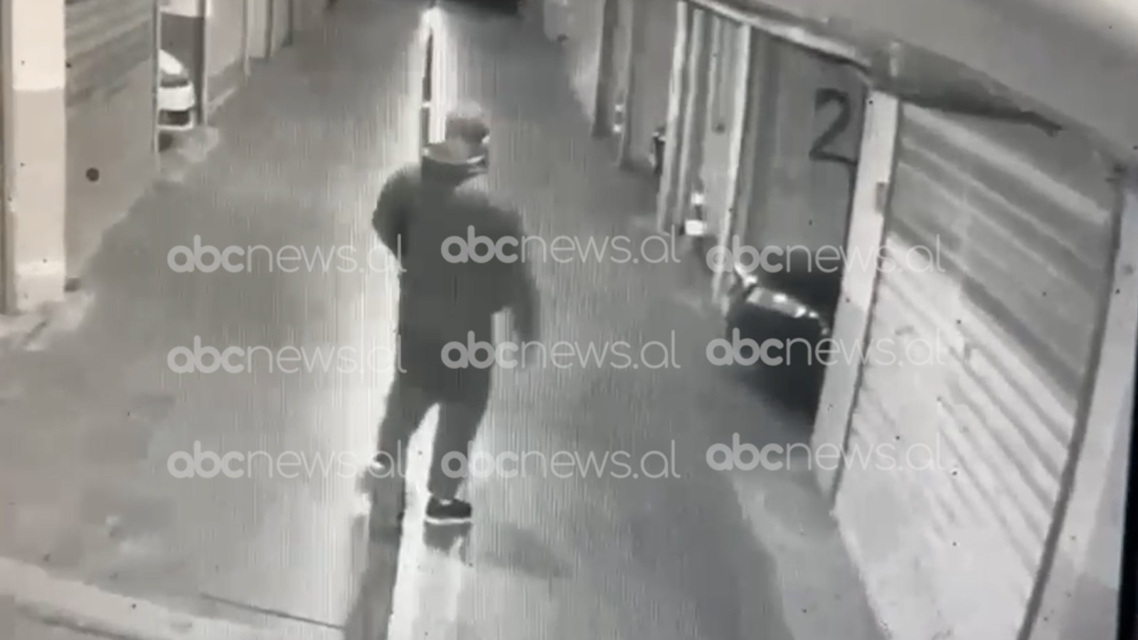 video/-i-dyshuar-per-vrasjen-e-biznesmenit,-kamerat-kapin-levizjet-e-marselo-aranit,-nje-dite-para-krimit-mori-makinen-nga-ku-u-qellua-mehalla