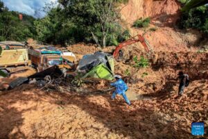 numri-i-te-vdekurve-nga-permbytjet-dhe-rreshqitjet-e-tokes-ne-indonezi-rritet-ne-712