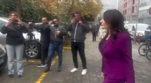 mirlinda-karcanaj-ne-spak/-drejtoresha-e-akshi-merret-ne-pyetje-ne-lidhje-me-tenderat