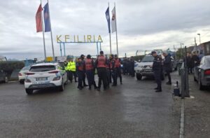 kruja-“dhunon”-skenderbeun/-rikthehet-dhuna-ne-futboll.-lojtaret-e-ilirise-godasin-korcaret