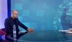 “kodi-zgjedhor-eshte-per-t’u-hedhur-ne-koshin-e-mbeturinave”,-aulon-kalaja:-nuk-e-shoh-dot-pd-ne-nje-tryeze-me-ps…