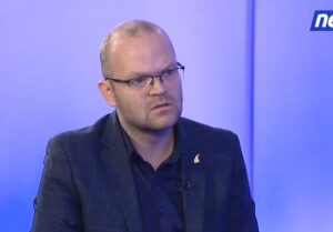 “nje-uje-qe-nuk-rrjedh-qelbet”,-aulon-kalaja:-mendoj-ndryshe-nga-berisha,-ne-rast-se-vijojme-me-te-njejten-forme-rezultati-do-te-jete…