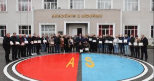 hetimi-i-krimeve,-ambasada-amerikane:-400-oficere-te-policise-kane-marre-trajnimin,-forcim-i-mbrojtjes-ndaj-dhunes,-narkotikeve…