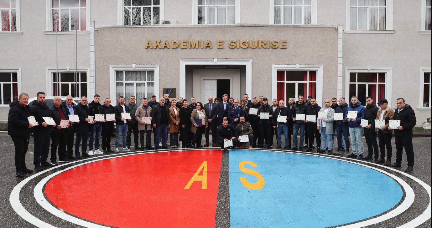 hetimi-i-krimeve,-ambasada-amerikane:-400-oficere-te-policise-kane-marre-trajnimin,-forcim-i-mbrojtjes-ndaj-dhunes,-narkotikeve…