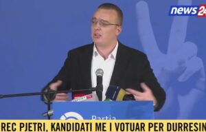 salianji-takim-me-strukturat-e-pd/-kandidati-me-i-votuar-ne-listen-e-hapur-ne-durres:-prej-11-majit,-jemi-bere-si-zogjte-e-korbit,-salla-plot-na-jep-shprese…