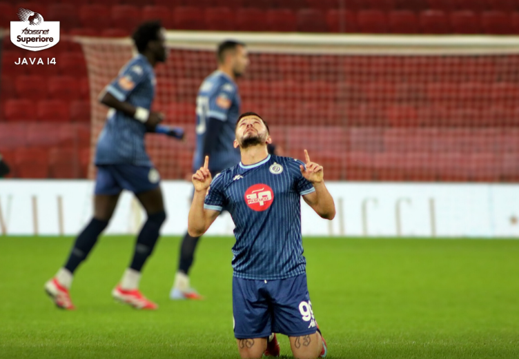 video/-dinamo-“shperfytyron”-tiranen,-bardheblute-e-pesojne-keq-ne-derbi