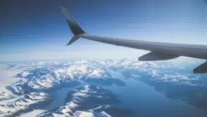 sherr-per-vendin-e-uljes,-avioni-detyrohet-te-kthehet,-pasagjeri-kerkonte-te-ulej-prane-te-dashures