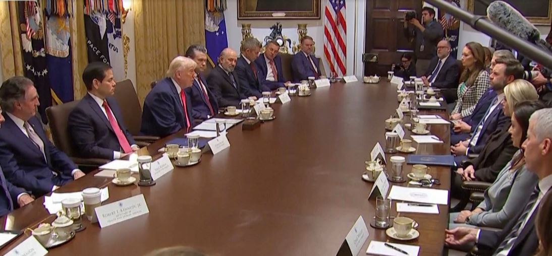 hegseth-rrezikoi-sigurine-kombetare/-shperndau-informacione-te-klasifikuara-per-operacionet-ushtarake