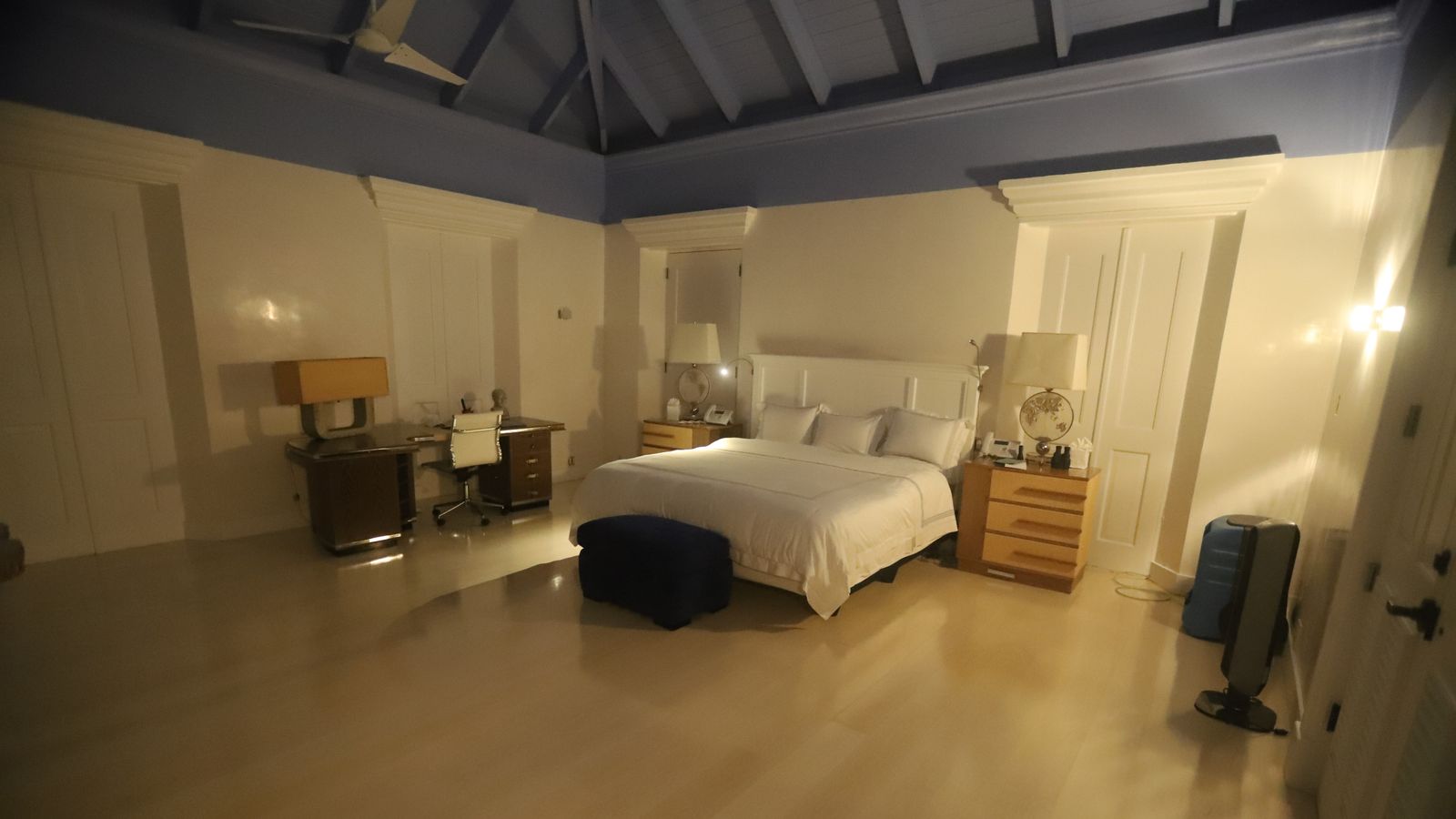 publikohen-pamje-nga-shtepia-e-epstein/-demokratet-nxjerrin-fotot-nga-ishulli-privat