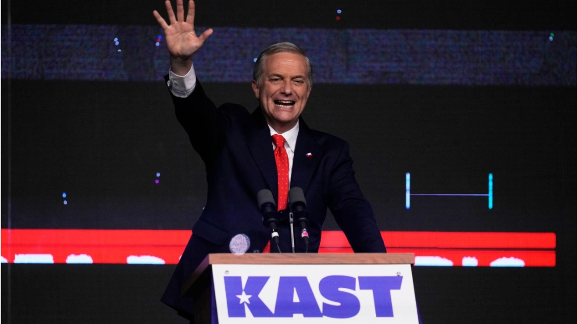 zgjedhjet-ne-kili/-kandidati-i-ekstremit-te-djathte-kembengul-ne-nevojen-per-deportime-masive-te-emigranteve-te-paligjshem