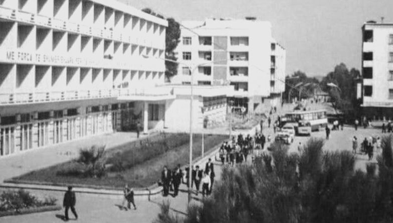 “stefanaq-pollo-nuk-po-e-shkruan-drejt-historine,-apollonia-qe-simbolizon-nje-pushtim-te-huaj,-te-ne-vihet-kudo,-rrezik-dhe-fierin-do-e-quajne-apollonia…”/-letra-e-panjohur-per-enver-hoxhen,-ne-1972-in