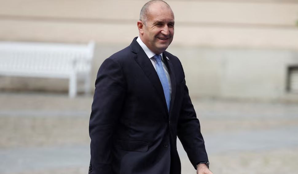 pas-protestave,-presidenti-bullgar-paralajmeron-zgjedhje-te-parakohshme,-thirrje-qeverise:-jepni-doreheqjen!